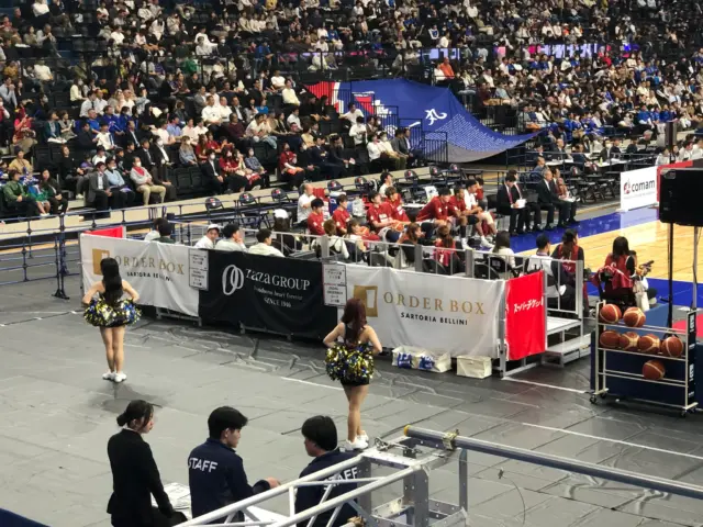 ライジングゼファー福岡 会場装飾　Bリーグ バスケットボール　 スポンサーフラッグ