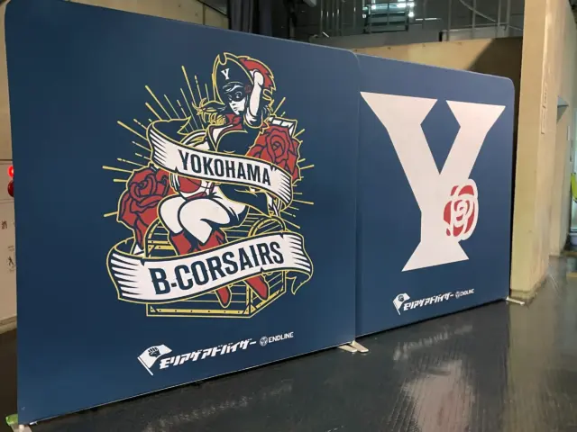会場装飾　フリーウォールスタンド　Bリーグ バスケ　スポーツ装飾