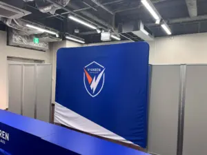 ブースの統一感が格段にUP！V・ファーレン長崎様のフリーウォールスタンド装飾事例