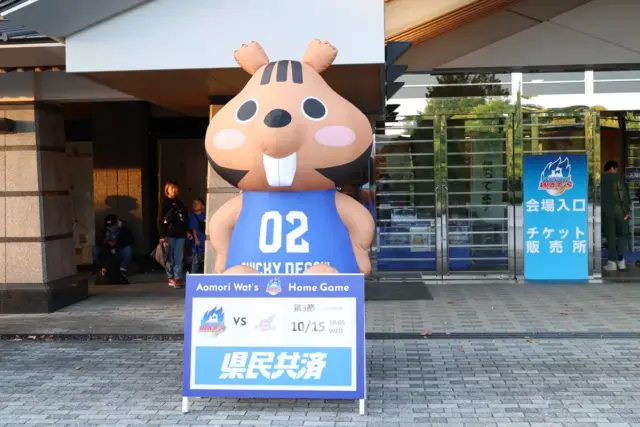 青森ワッツの3Dエア看板