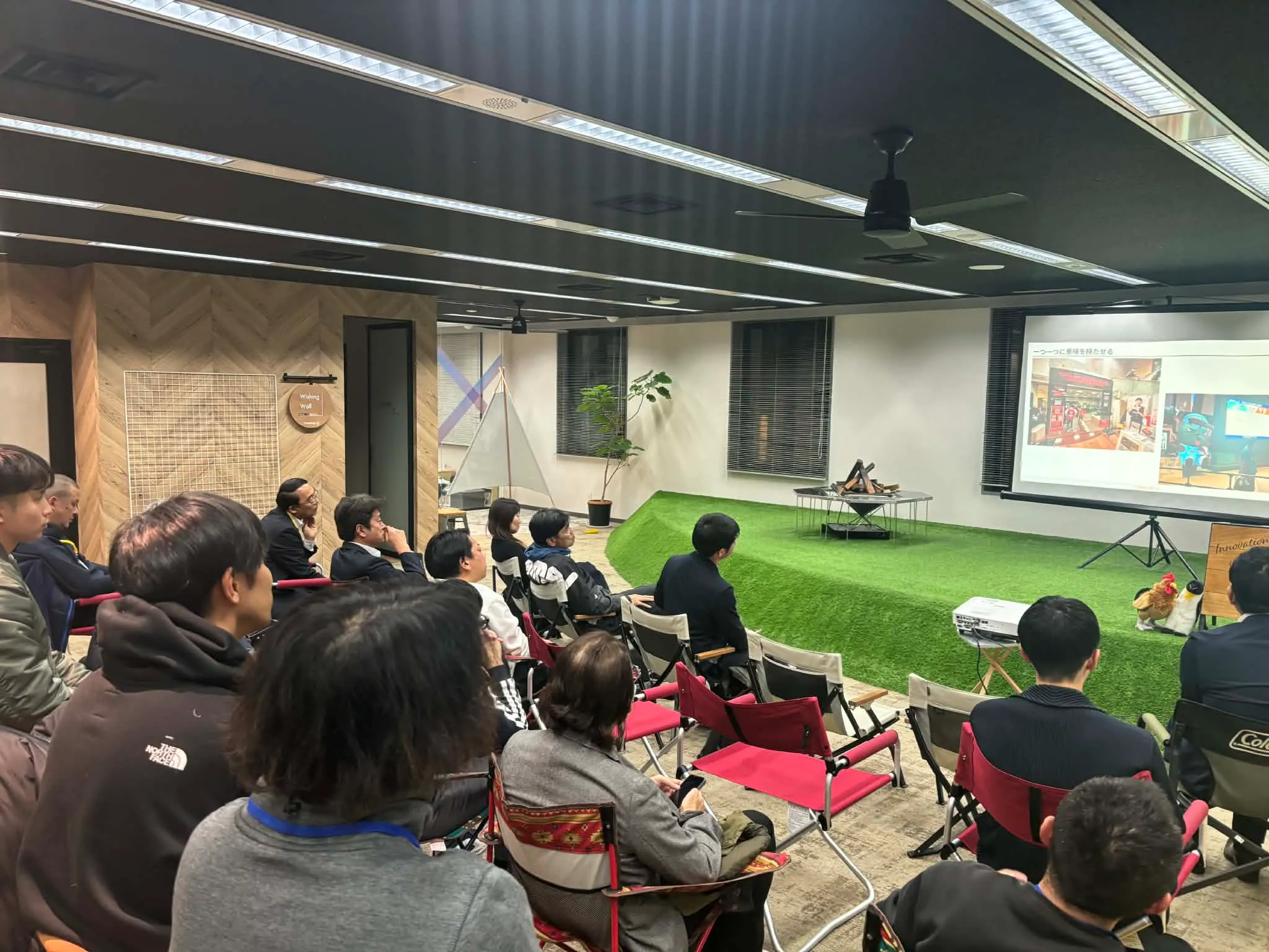 sports base tokyo Day0の交流風景（乾杯後の歓談）