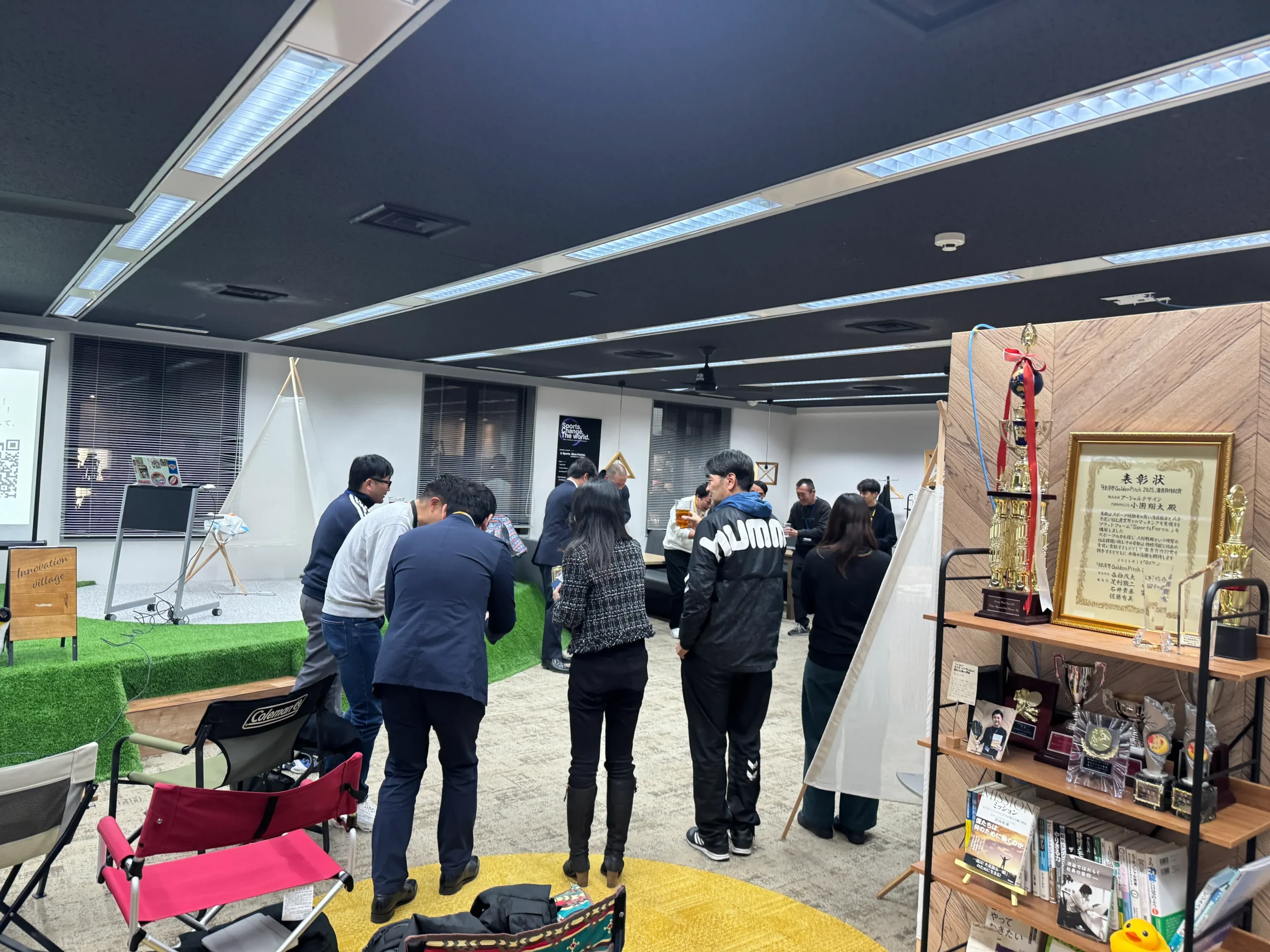 sports base tokyo Day0の会場風景（トーク・交流が同じ空間で進行）