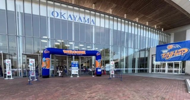 TRYHOOP岡山のホームゲーム会場入口に設置されたウェルカムアーチ
